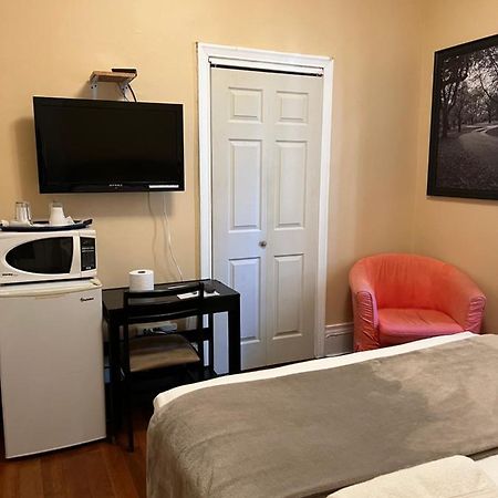 Adas Guesthouse トロント エクステリア 写真